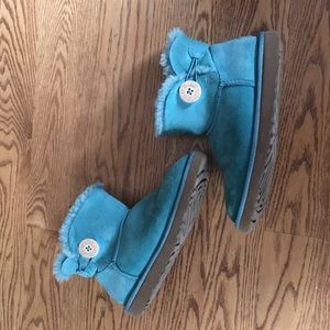 Short Bailey button uggs